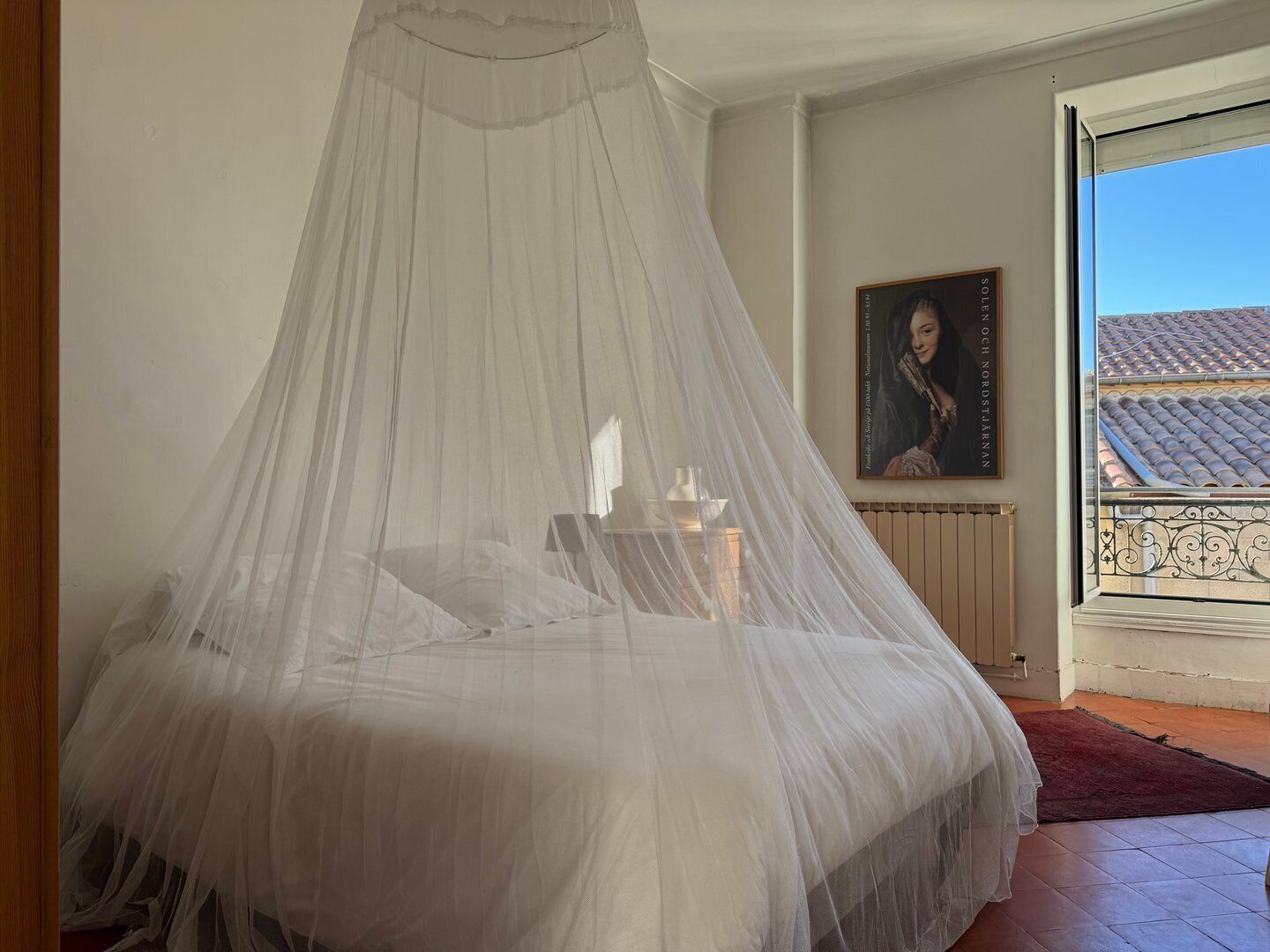 4 habitaciones, tabla de planchar con plancha, internet y ropa de cama 