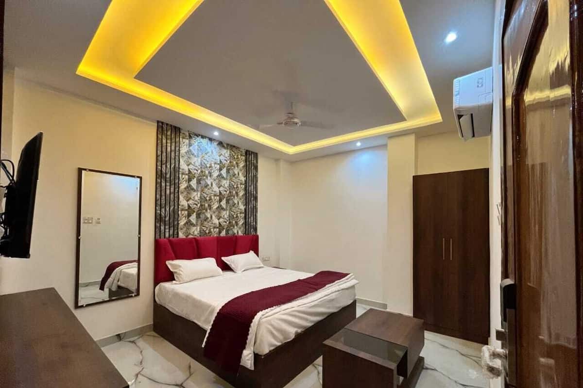 Deluxe Room | Desk, free WiFi