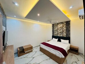 書桌、免費 Wi-Fi