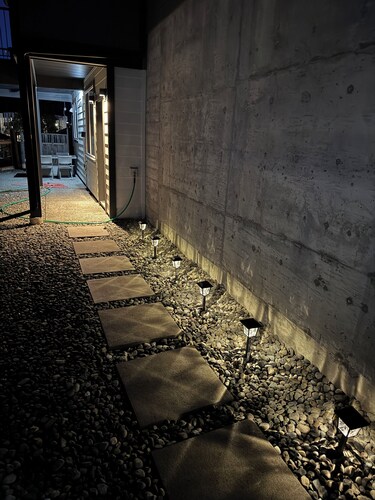 Tremendous 2-bedroom suite in delightful Langford. Clean Privacy