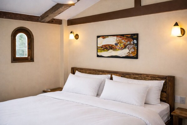 Desk, laptop workspace, free WiFi - eterna village (Ko Pha-ngan)
