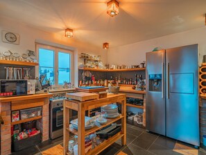 Fridge, microwave, oven, stovetop - Charming holiday home with sauna in Kirchberg (Kirchberg in Tirol)
