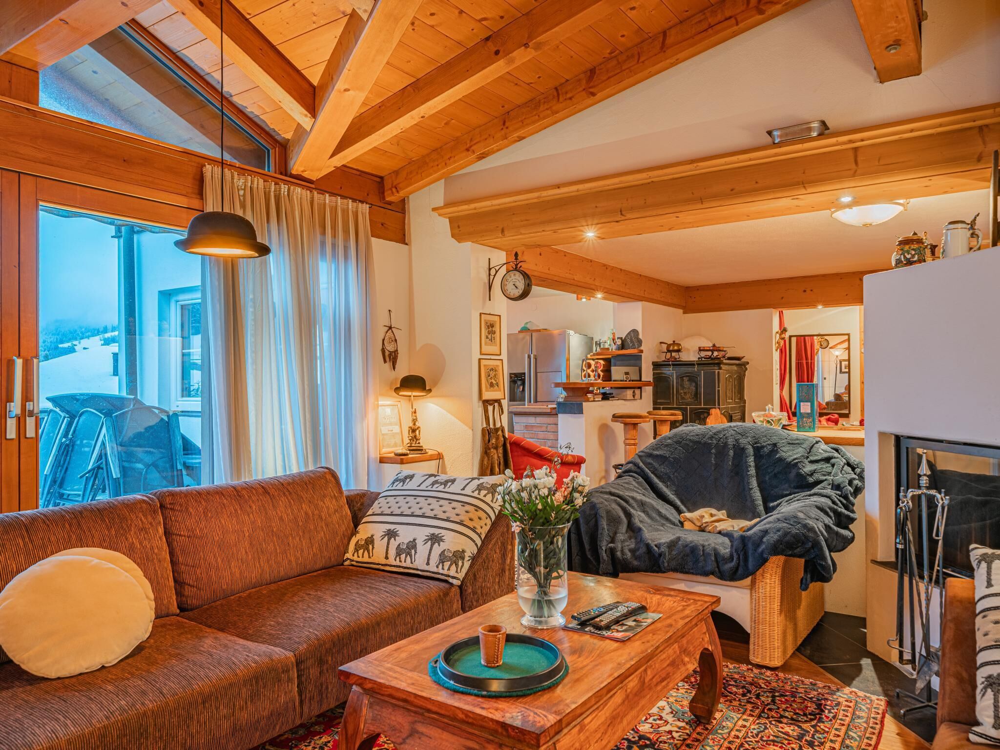 Fernseher, Kamin, DVD-Player, Stereoanlage