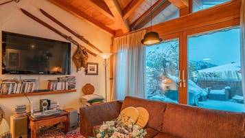 Fernseher, Kamin, DVD-Player, Stereoanlage