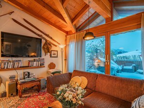 TV, fireplace, DVD player, stereo - Charming holiday home with sauna in Kirchberg (Kirchberg in Tirol)