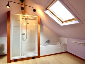 Shower - Gite at the foot of the castle of Montaigle (Falaen)