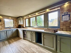 Fridge, microwave, oven, stovetop - Gite at the foot of the castle of Montaigle (Falaen)