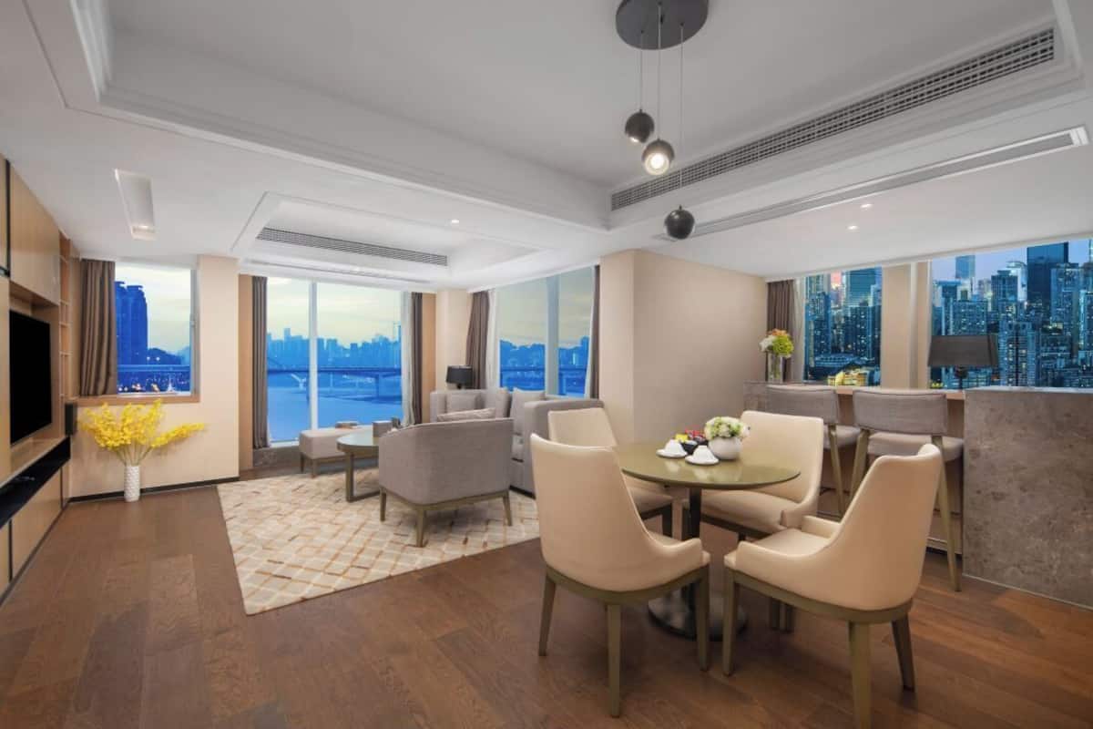 Comfort Suite, River View | In-room safe, laptop workspace, blackout drapes, soundproofing