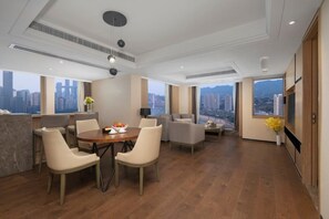 Premier Suite, River View | In-room safe, laptop workspace, blackout drapes, soundproofing