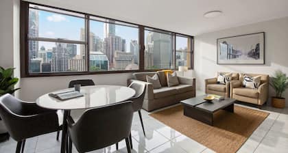 Luxe CBD Apt | Hyde Park Views + Pool & Gym & Spa