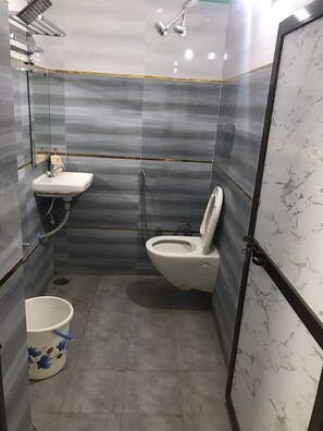 Deluxe Double Room | Bathroom