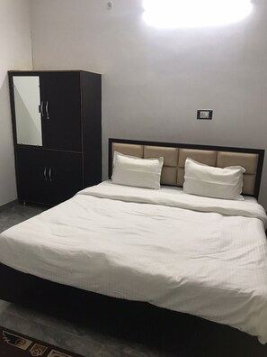 Deluxe Double Room | Free WiFi