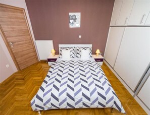 Huoneisto | 3 makuuhuonetta, yksilöllisesti kalustettu, silitysrauta/-lauta