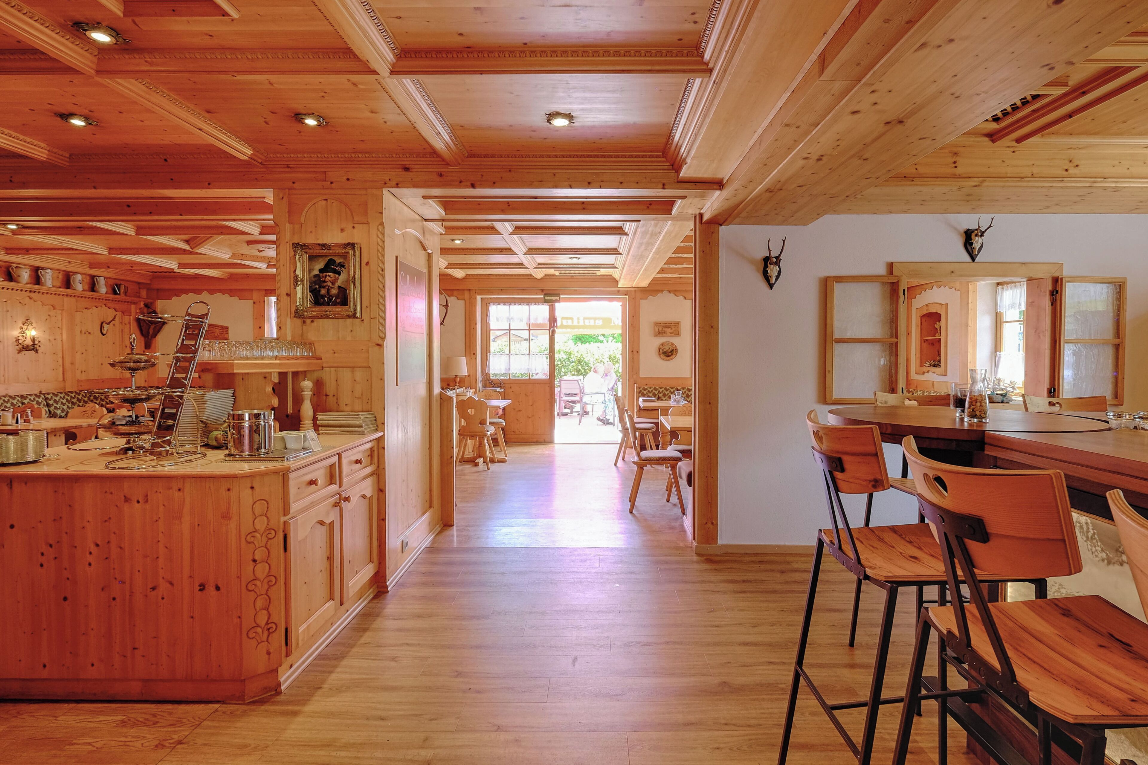 包含每日自助早餐