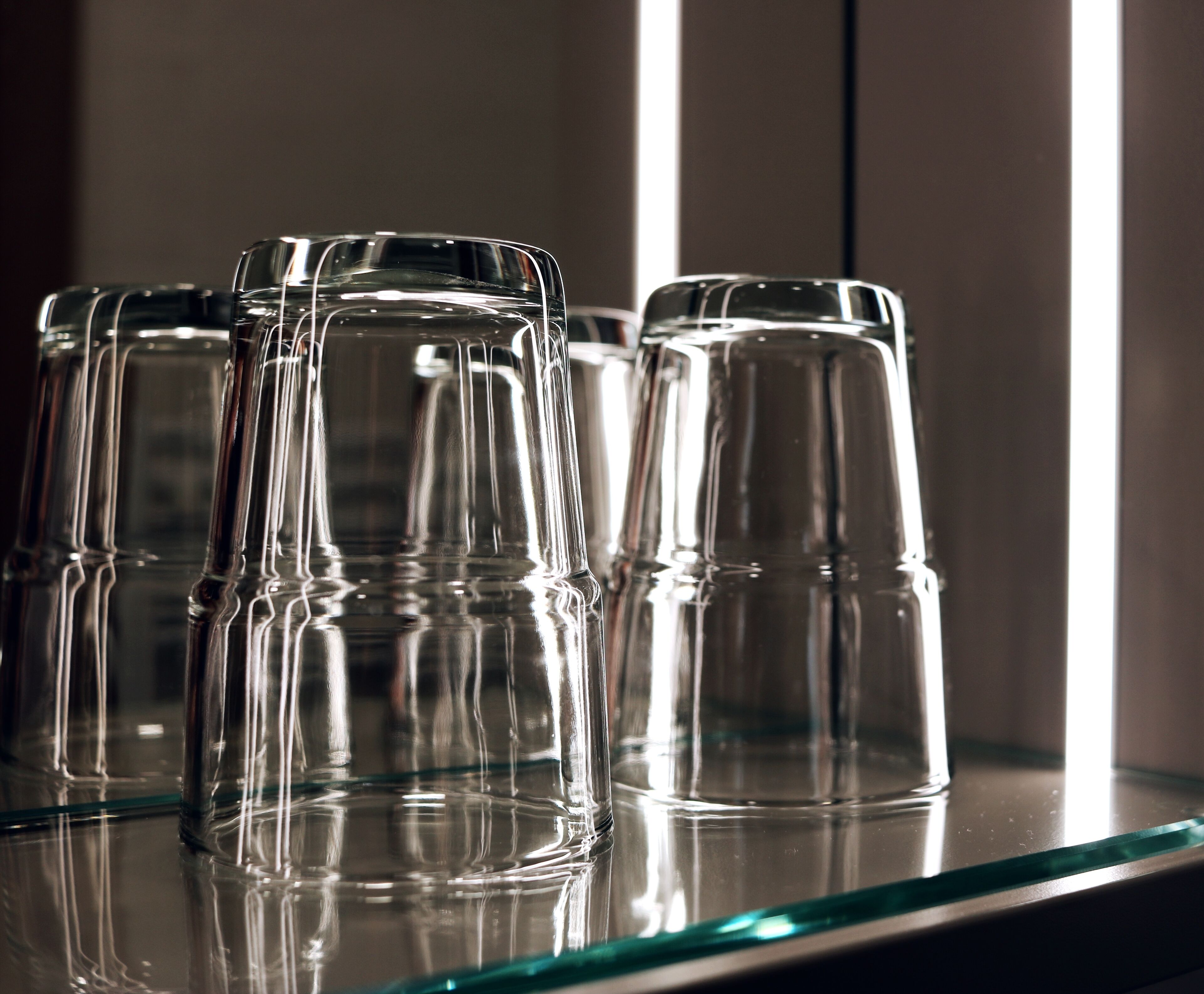 Buồng tắm vòi sen, máy sấy tóc, khăn tắm, xà phòng 