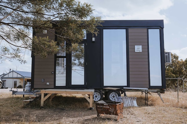 Exterior - Tallarook Hilltop Tiny House 2 by Tiny Away (Tallarook)