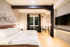 Stark Executive Room | Escritorio, espacio para trabajar con laptop y wifi gratis 