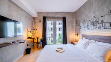 Stark Executive Room | Desk, laptop workspace, free WiFi