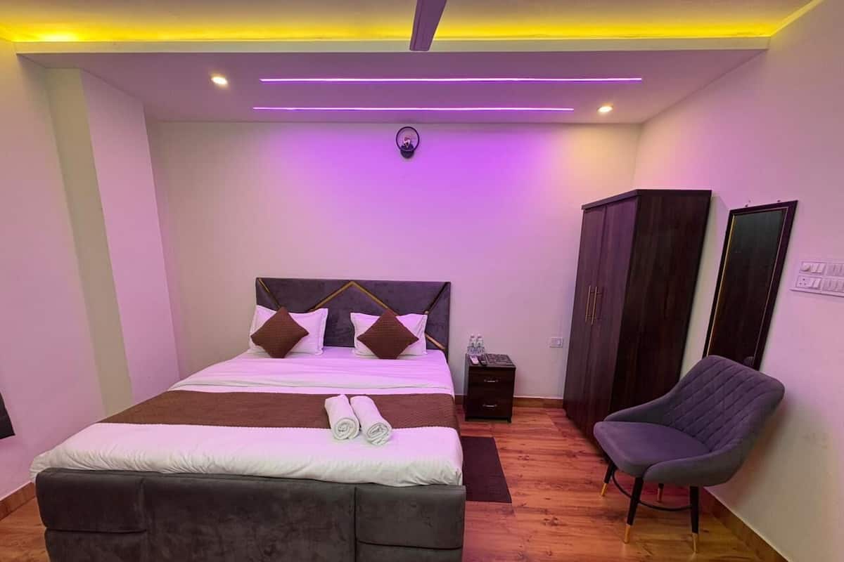 Superior Double Room | Laptop workspace, free WiFi