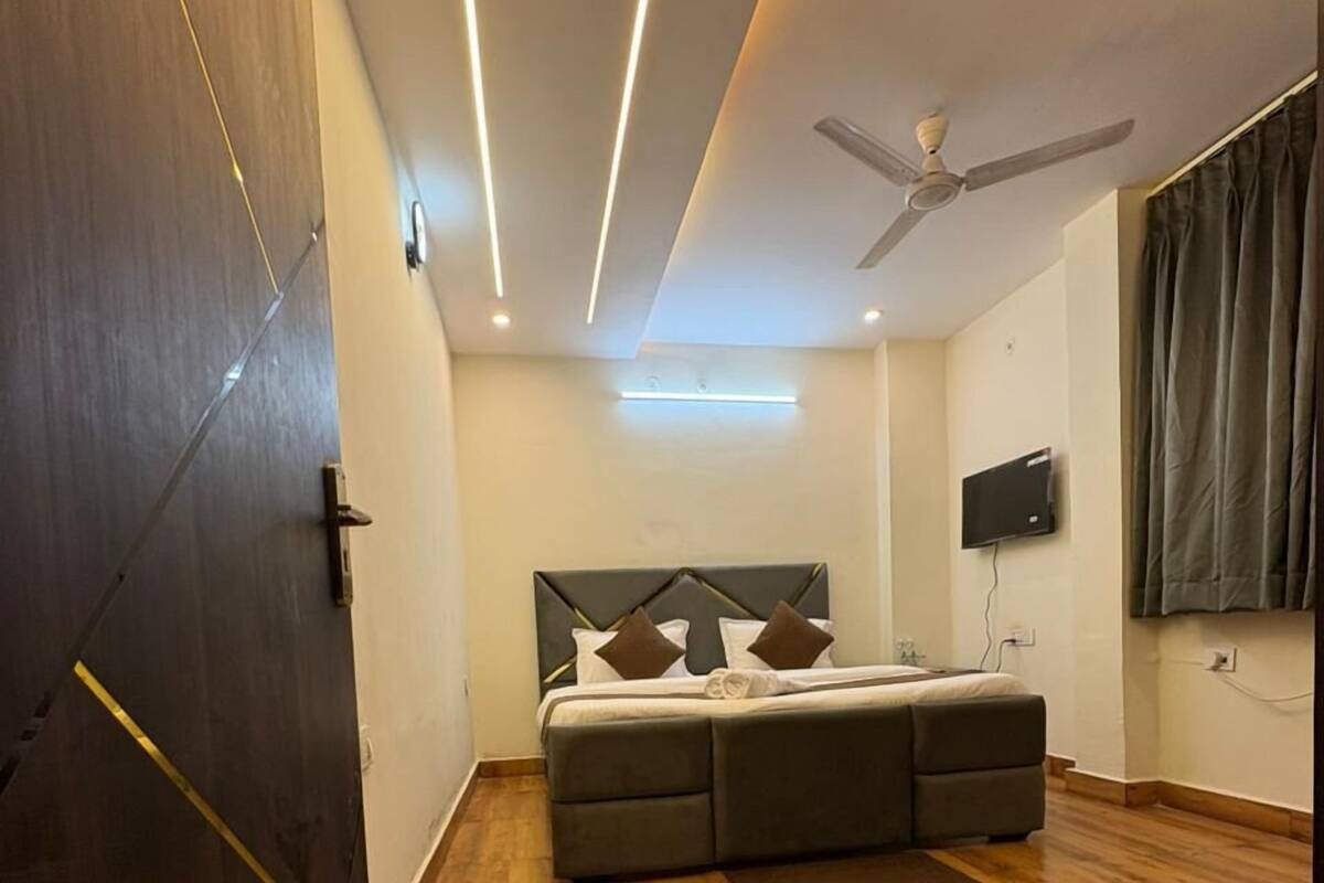 Deluxe Double Room | Laptop workspace, free WiFi