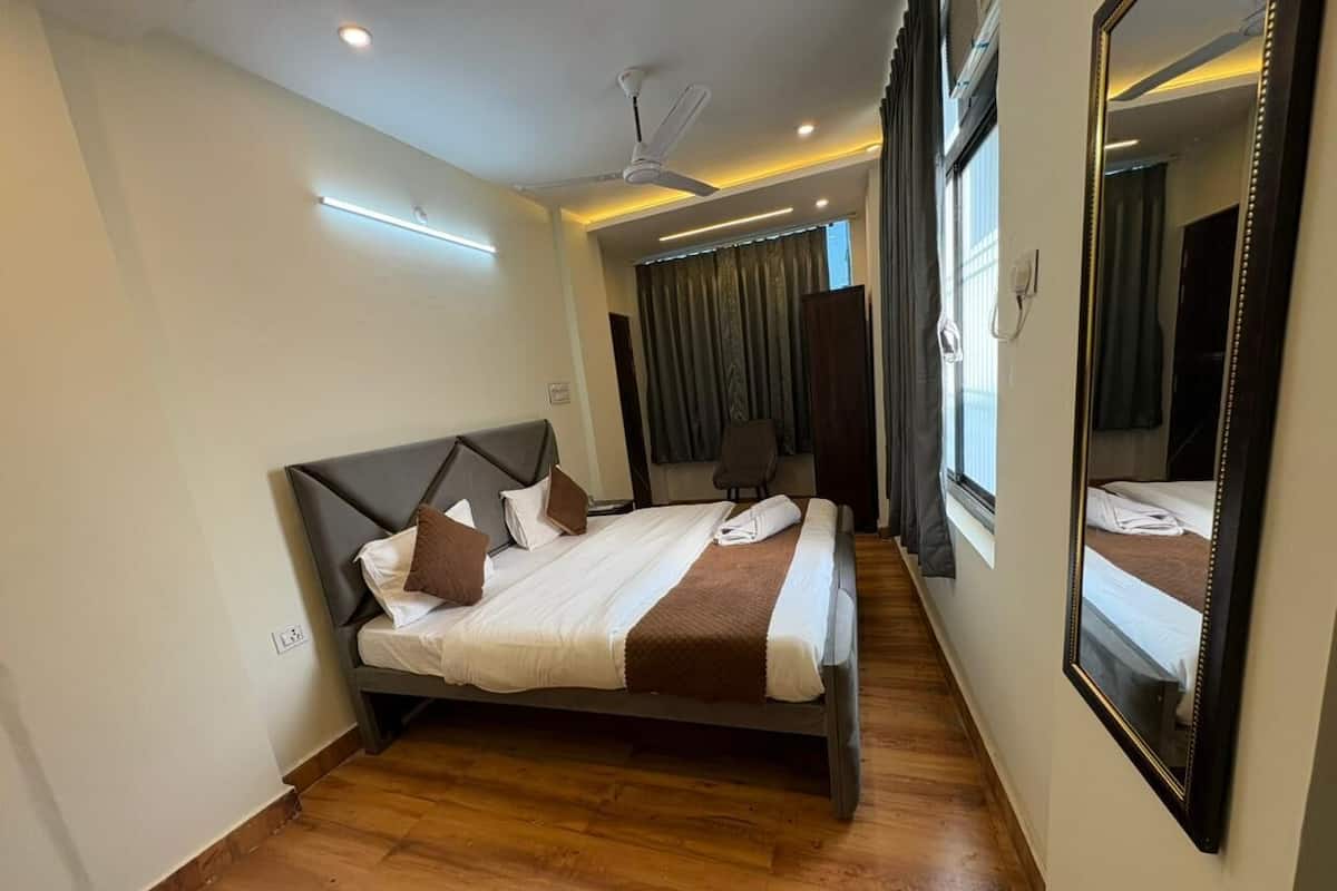 Laptop workspace, free WiFi