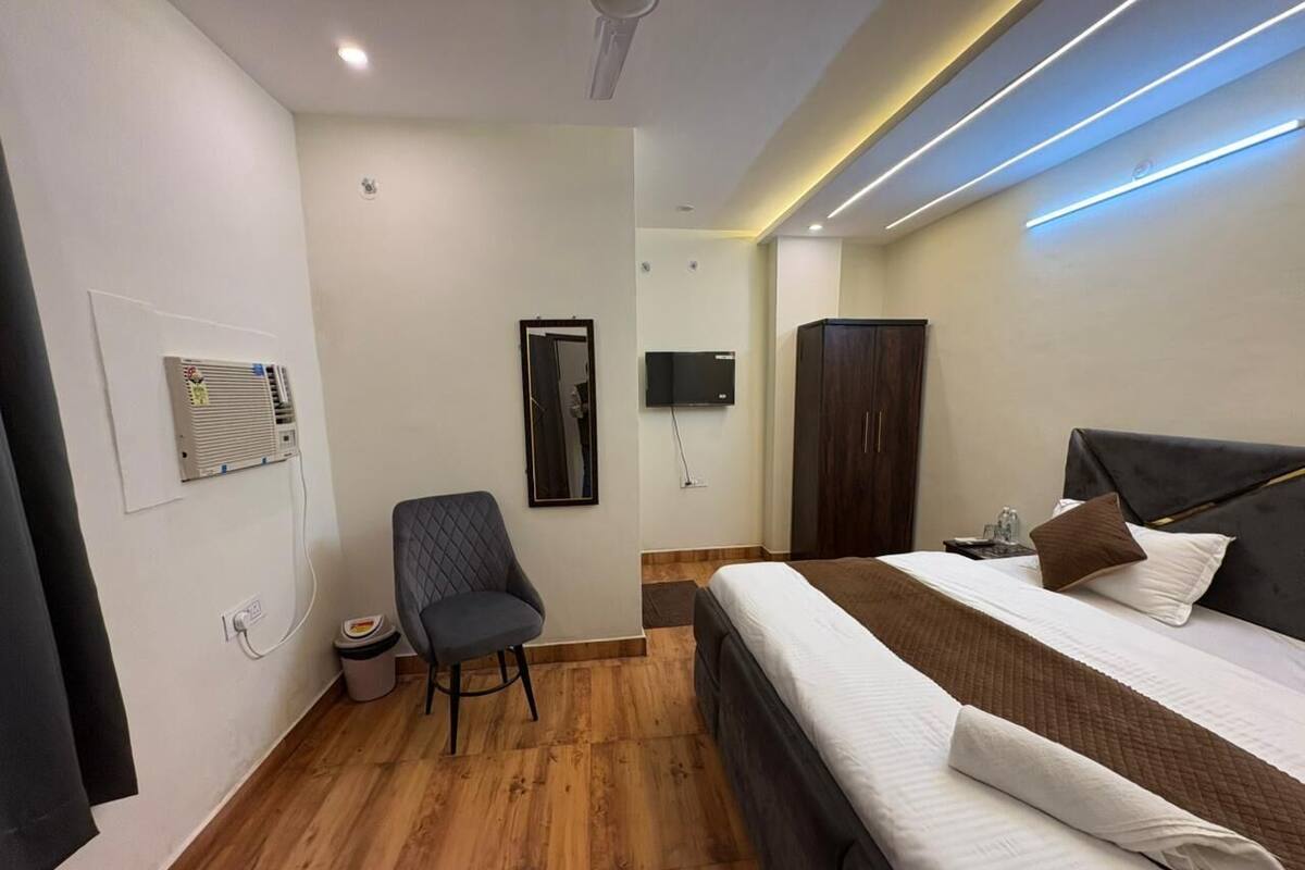 Deluxe Double Room | Laptop workspace, free WiFi