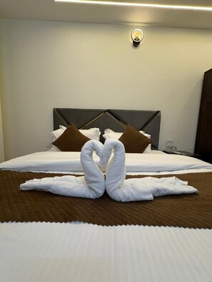 Superior Double Room - AKS Grand Hotel in Varanasi (Varanasi)