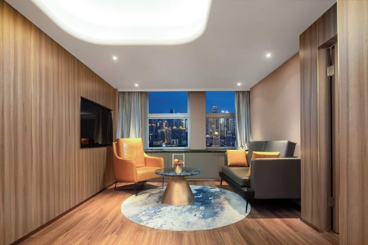 Family Suite, River View | Blackout drapes, iron/ironing board, free WiFi