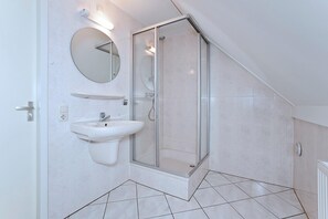 House | Bathroom - Charming Forest House Surrounded by a Garden (Heel)