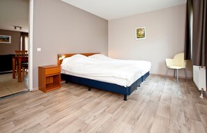 3 bedrooms, bed sheets - Charming Forest House Surrounded by a Garden (Heel)