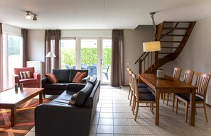 Dining - Charming Forest House Surrounded by a Garden (Heel)