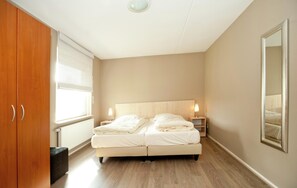 House - Charming Forest House Surrounded by a Garden (Heel)