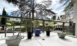 Property grounds - Apartment in Provence Near Thermal Baths (Gréoux-les-Bains)