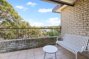 Property grounds - Bright 2-Bedroom Apartment Near Coogee Beach (Coogee)