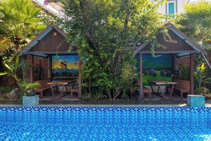 Swim-up bar - Champa Phan Boutique Hotel (Vientiane)