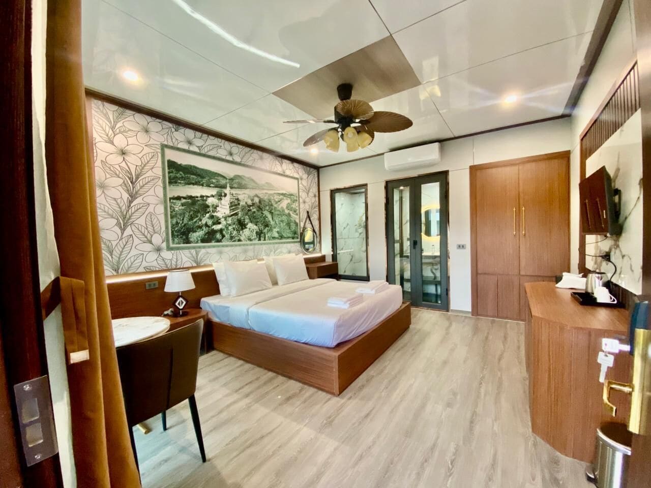 Superior Double Room, Balcony | In-room safe, blackout drapes, free WiFi