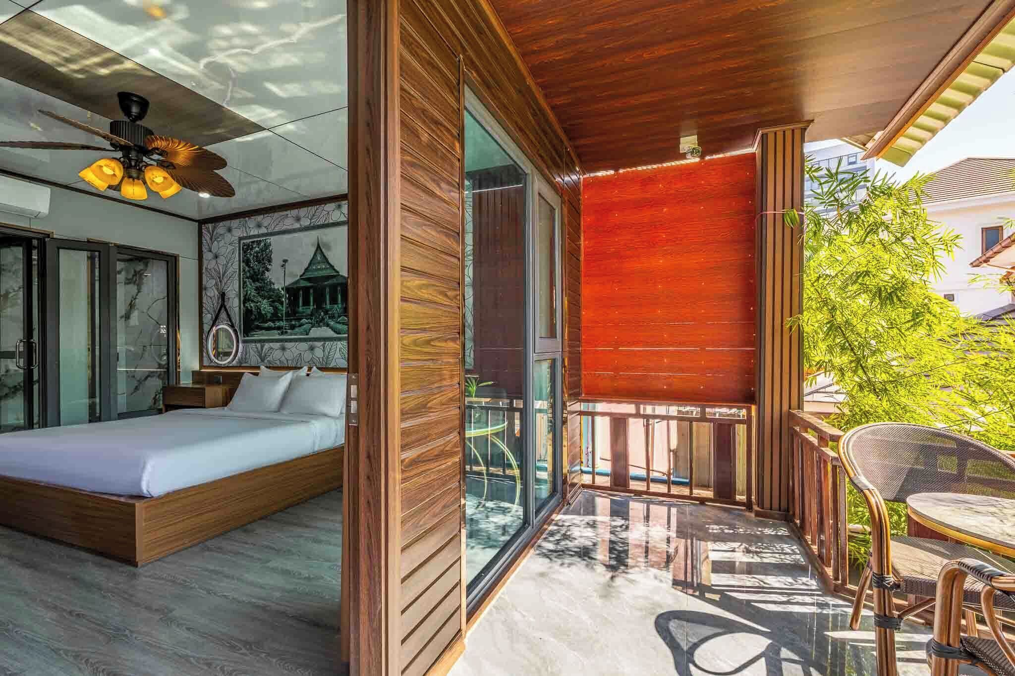 In-room safe, blackout curtains, free WiFi