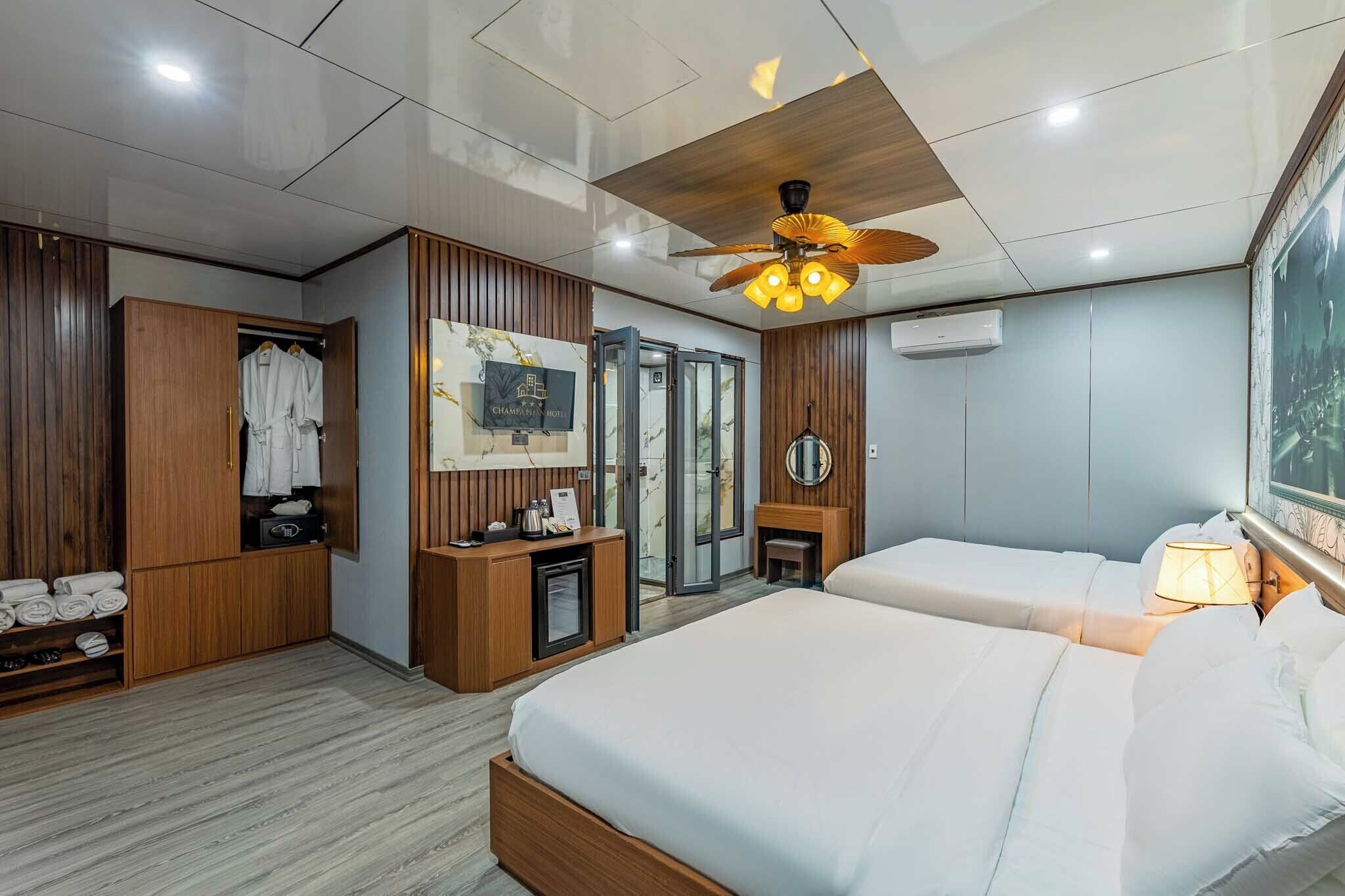 Family Quadruple Room | Peti besi dalam bilik, langsir/tirai gelap terus, Wi-fi percuma 