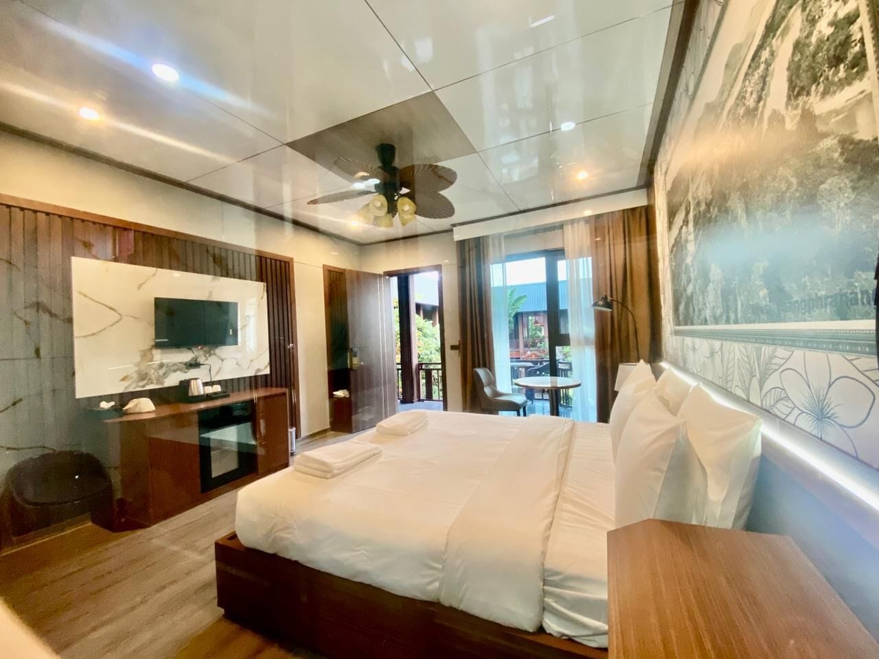 In-room safe, blackout curtains, free WiFi