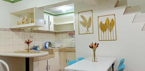 Departamento Confort, balcón, vista a la ciudad | Servicio a la habitación