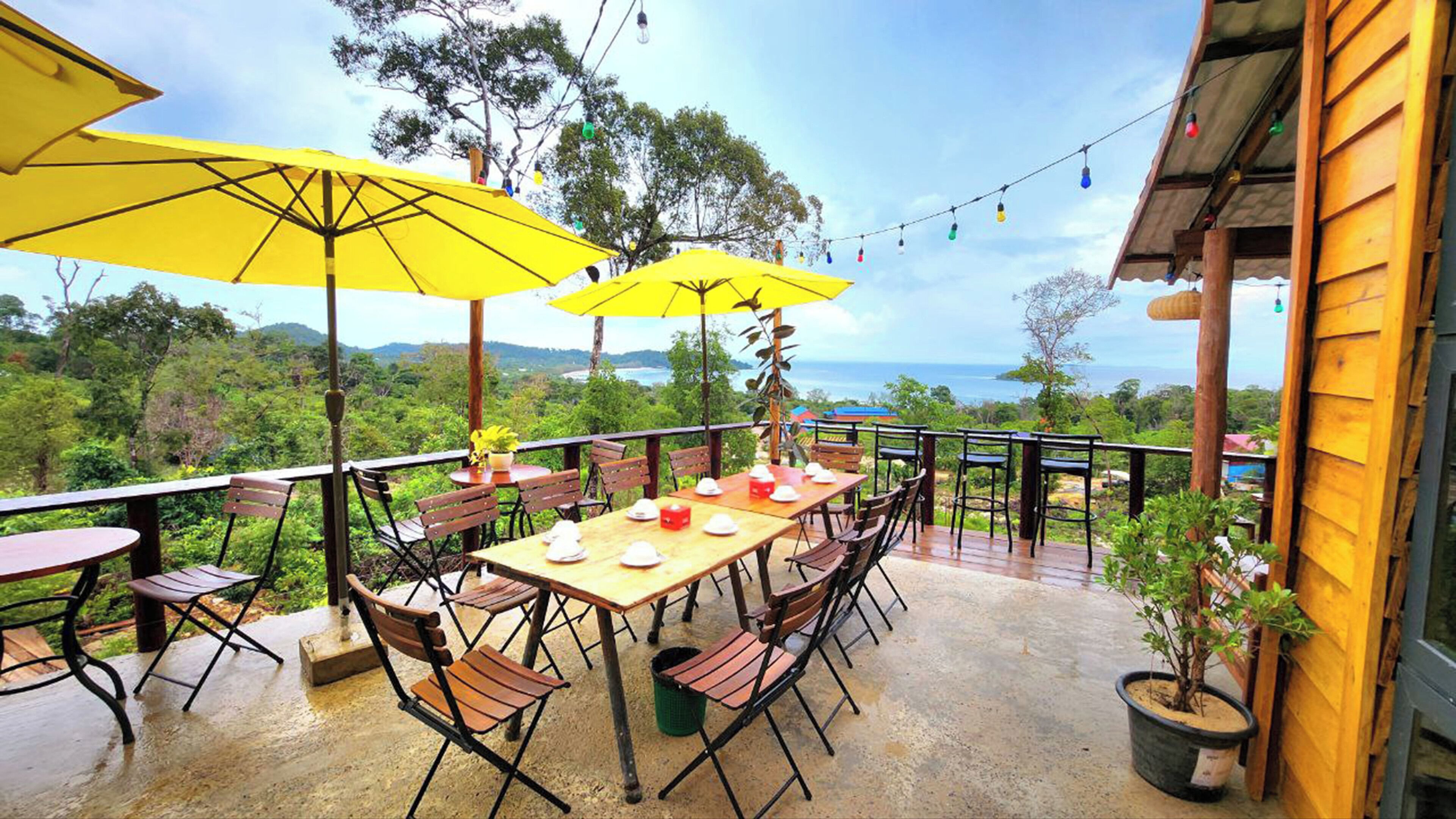 Daily continental breakfast (USD 5 per person)