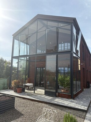 供应早餐、午餐和晚餐，花园景观