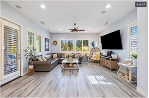 Living area - Charming house in lovely La Quinta perfect for your getaway (La Quinta)