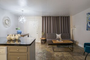 Interior - 1BR W Alabama Montrose Sueño Apt 1, Medical Center (Houston)