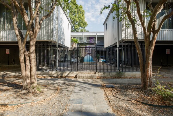 Property grounds - 1BR W Alabama Montrose Sueño Apt 1, Medical Center (Houston)