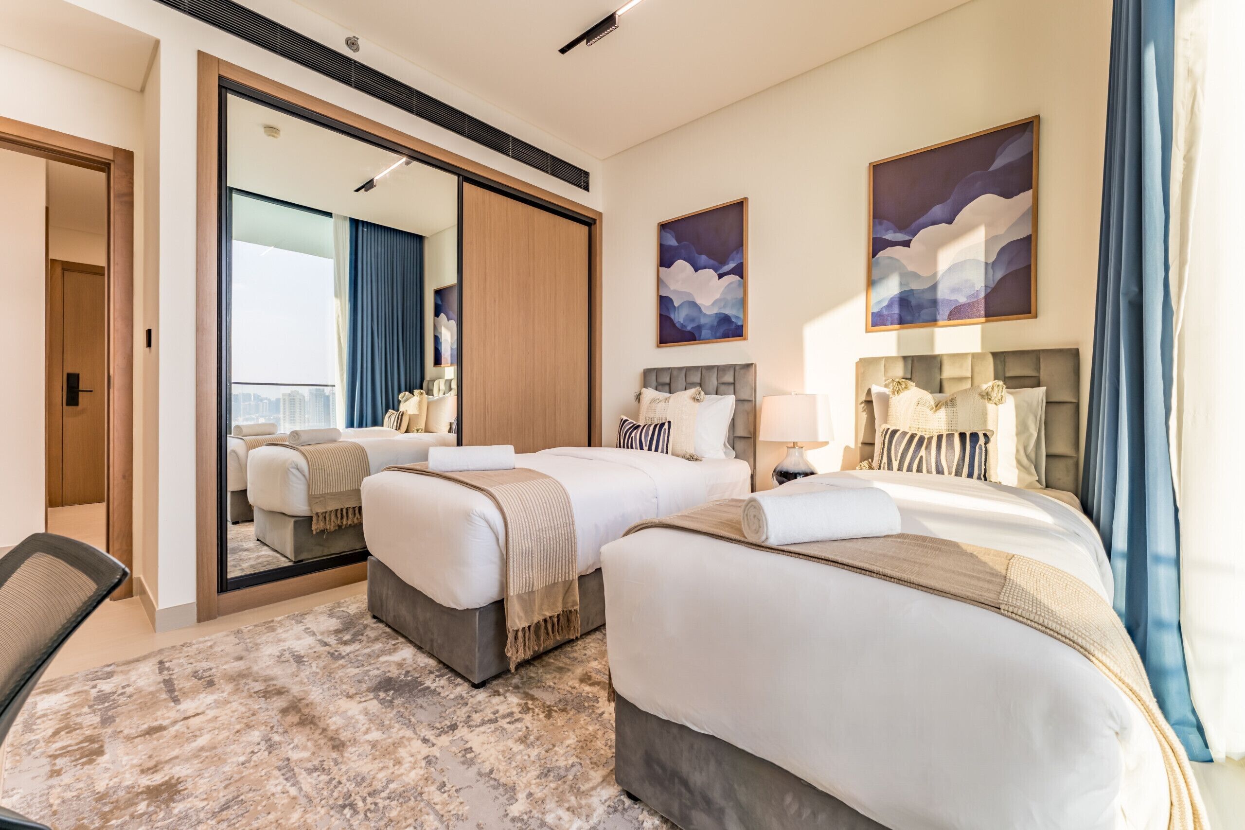 2 chambres, coffres-forts dans les chambres, fer et planche à repasser