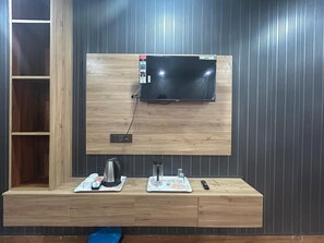 Desk, free WiFi - Hotel Shri Dauji Maharaj Palace (Mahaban)