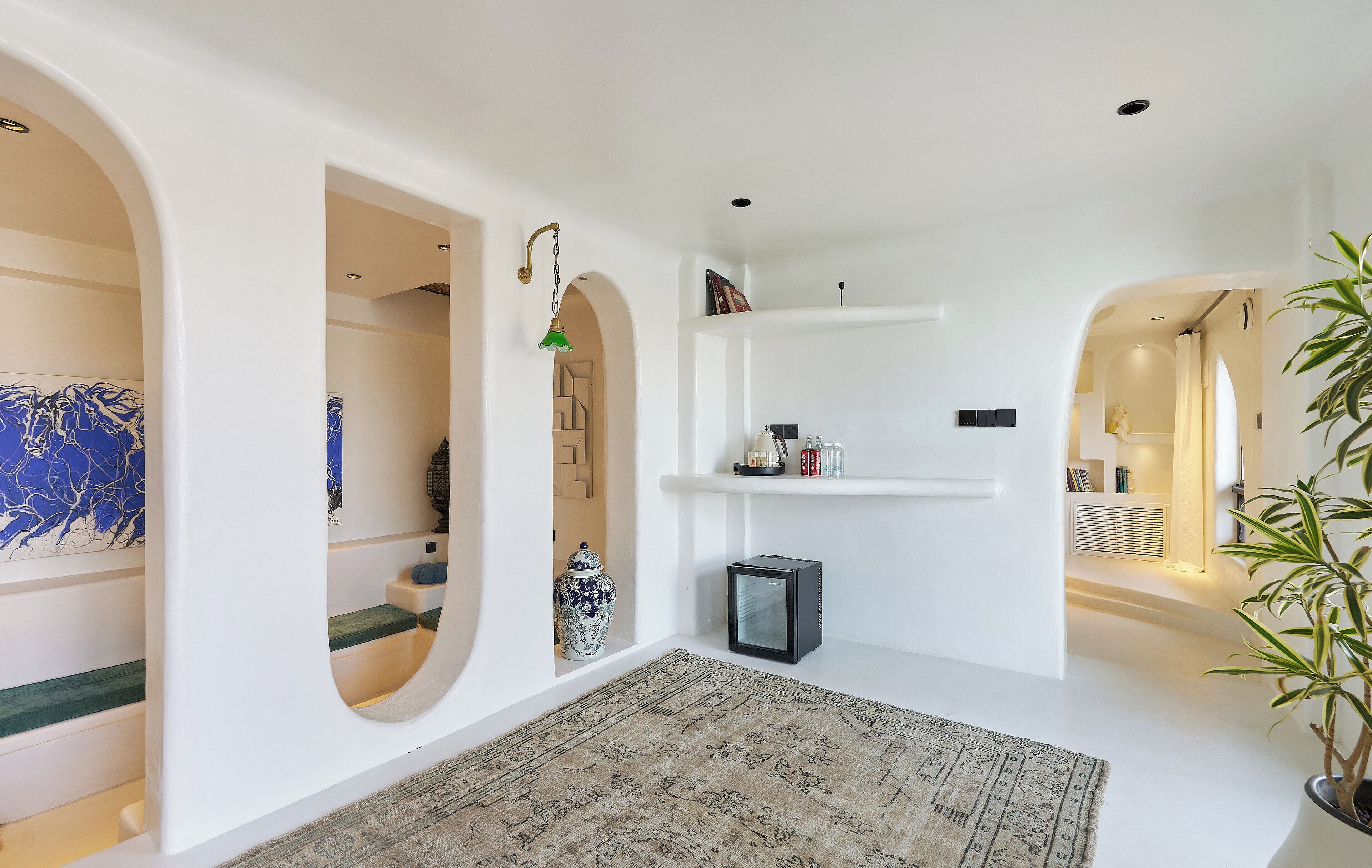 Minibar, coffres-forts dans les chambres, décoration personnalisée