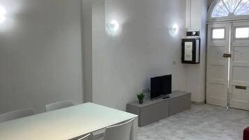 Apartemen, 2 kamar tidur | Tempat makan