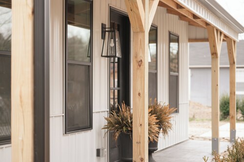 The Eagles Nest Cottage near Campus, Ozarks, Weddings, River, Lakes, Trails